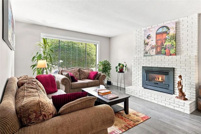 2 of 34 - 517 Hall Rd, Qualicum Beach, BC
