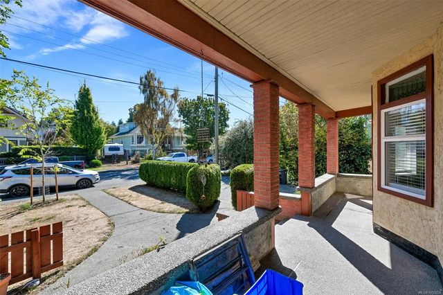 4 of 65 - 124 St. Andrews St, Victoria, BC