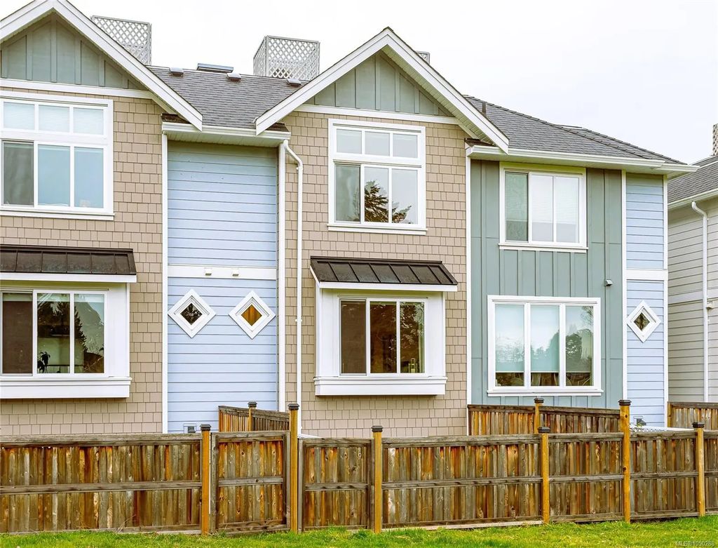 10480 Resthaven Dr 13, Sidney