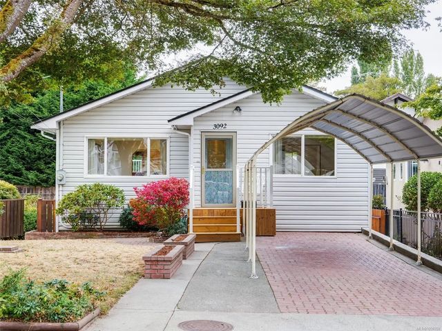2 of 25 - 3092 Albany St, Victoria, BC