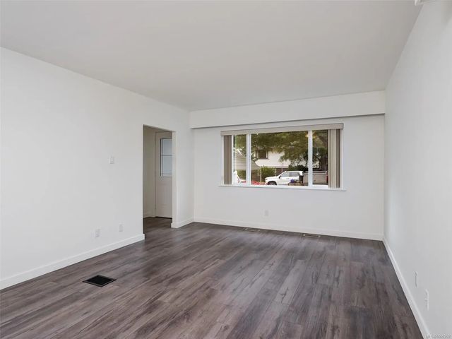 4 of 25 - 3092 Albany St, Victoria, BC
