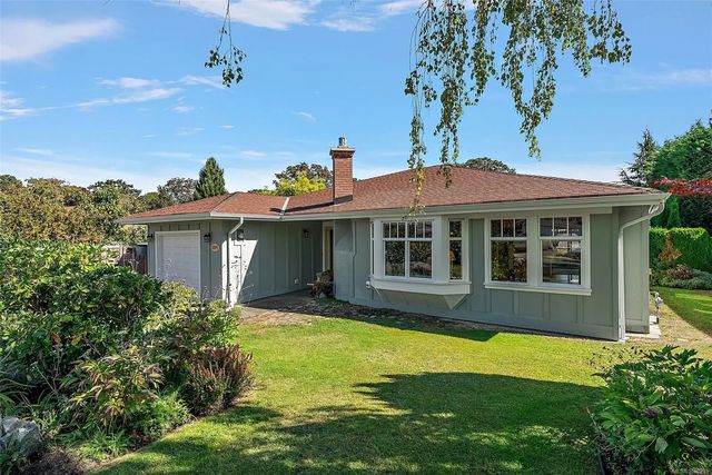 3 of 29 - 3995 Bel Nor Pl, Saanich, BC