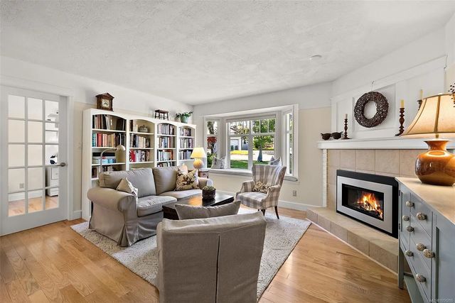 4 of 29 - 3995 Bel Nor Pl, Saanich, BC