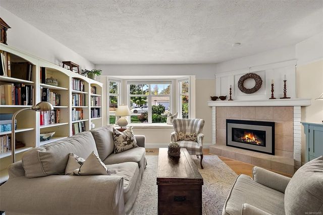 5 of 29 - 3995 Bel Nor Pl, Saanich, BC