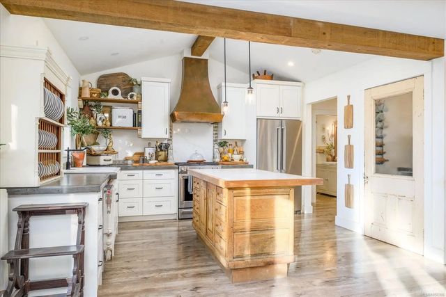 2 of 41 - 7128 Benwaldun Rd, Lantzville, BC
