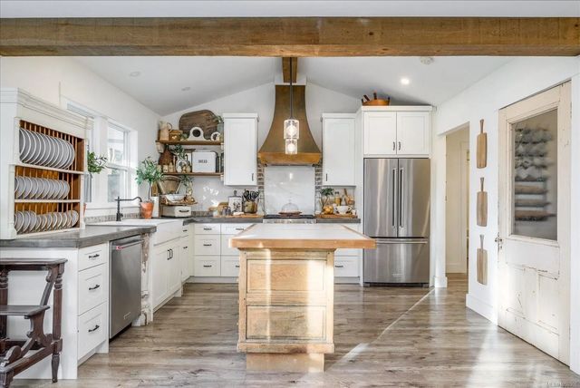 3 of 41 - 7128 Benwaldun Rd, Lantzville, BC