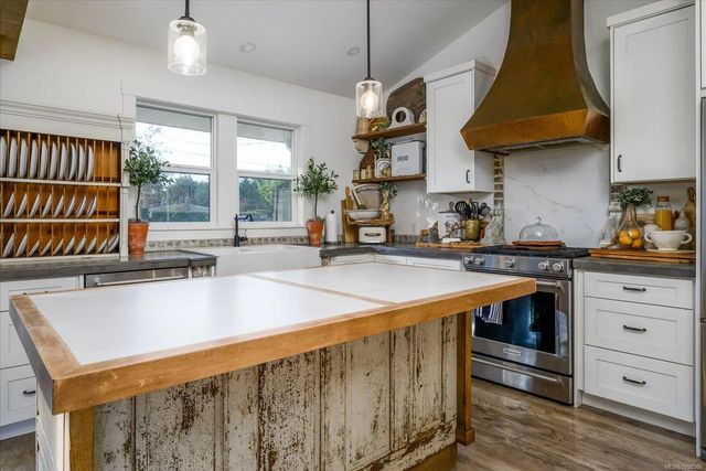 4 of 41 - 7128 Benwaldun Rd, Lantzville, BC