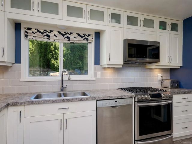 3 of 29 - 6647 Trudeau Terr, Central Saanich, BC