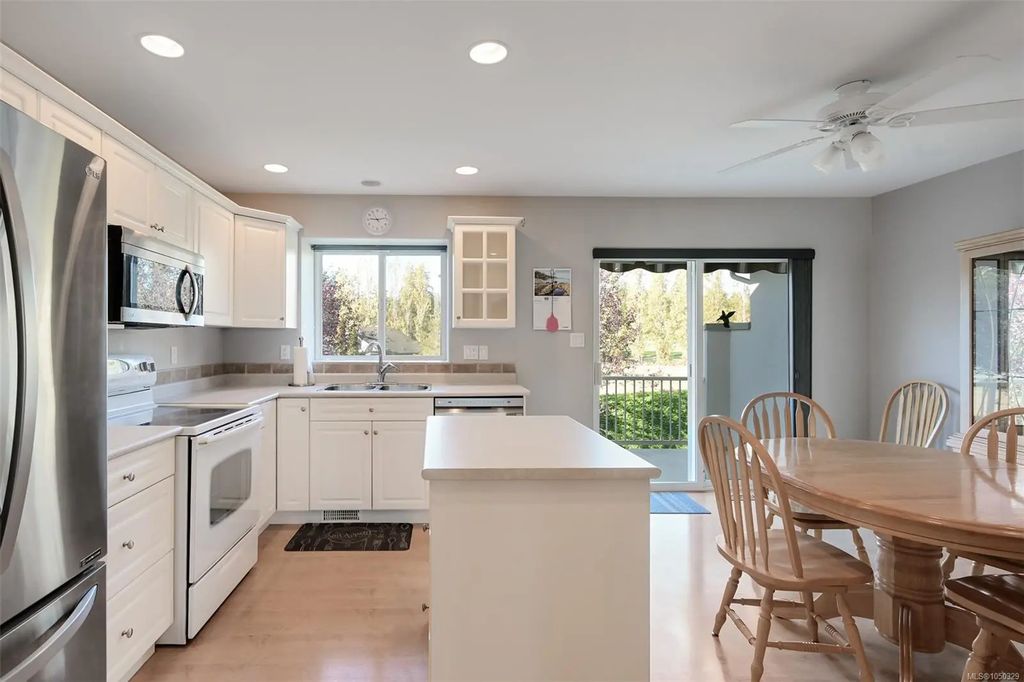 920 Brulette Pl 16, Mill Bay