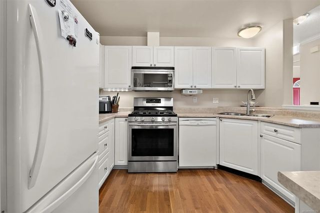 5 of 39 - 1110 Willow St 106, Saanich, BC