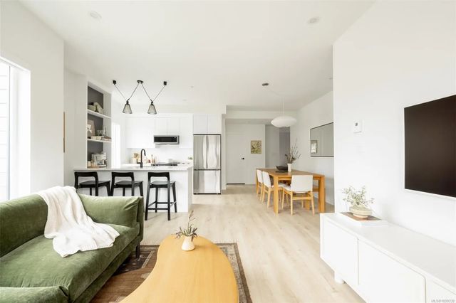 5 of 18 - 1075 Tillicum Rd 205, Esquimalt, BC