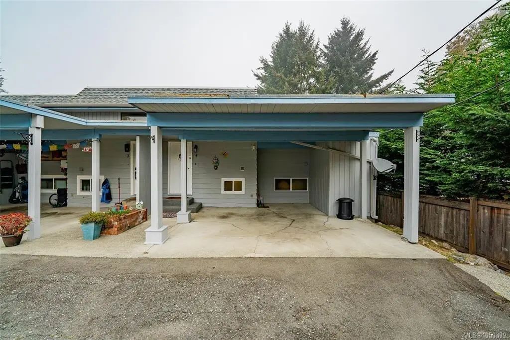 1225 Centre Rd 4, Qualicum Beach