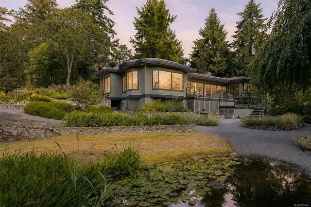 2 of 96 - 1682 Charlton Rd, Saanich, BC