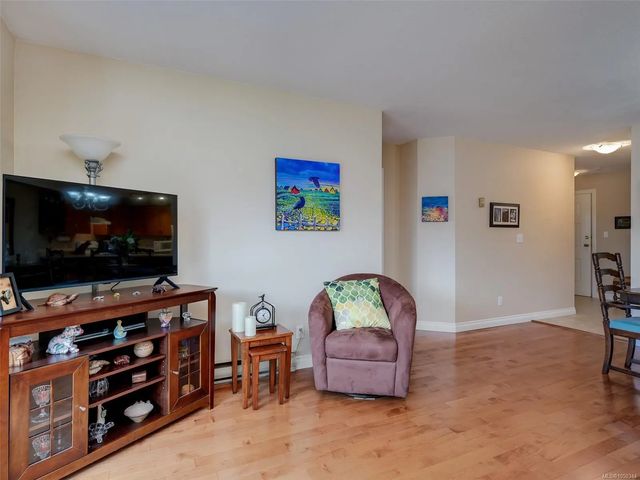 4 of 28 - 7070 West Saanich Rd 202, Central Saanich, BC