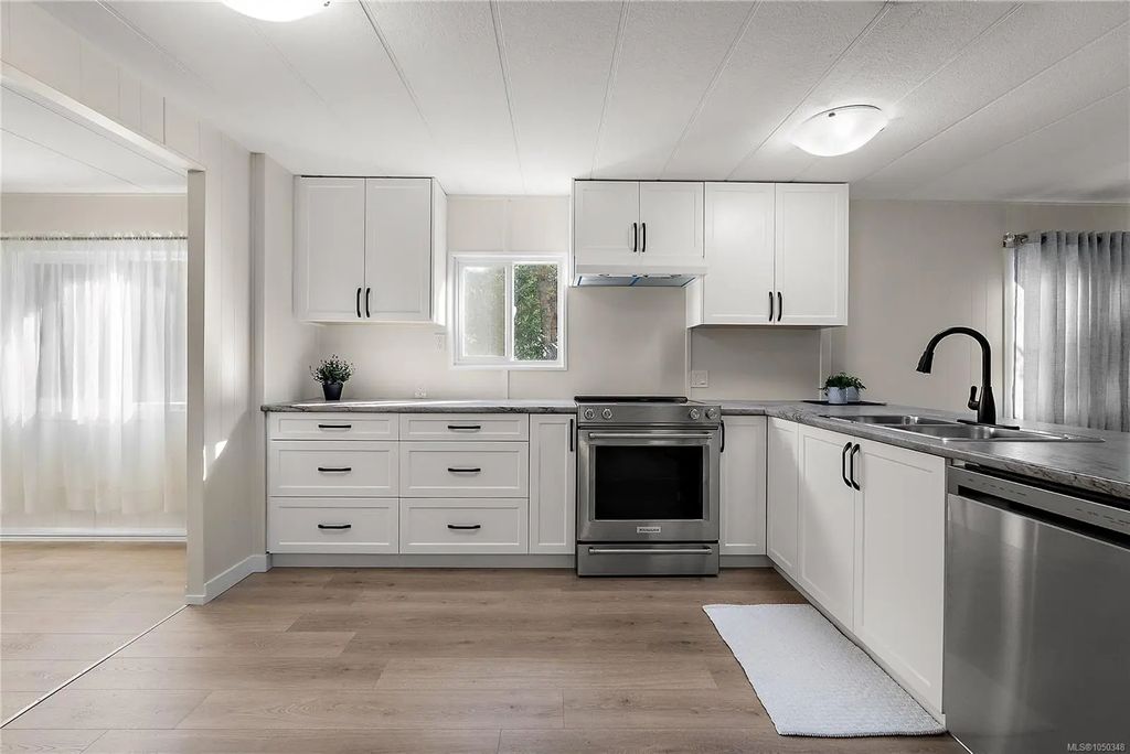 2500 Florence Lake Rd 74, Langford