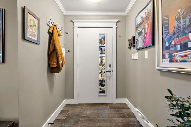 2 of 34 - 1111 Caledonia Ave, Victoria, BC