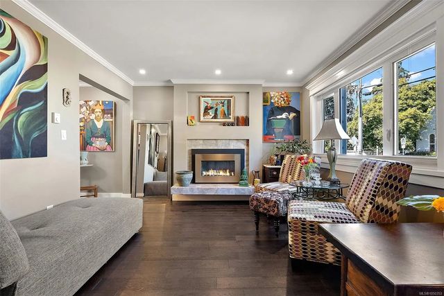 3 of 34 - 1111 Caledonia Ave, Victoria, BC