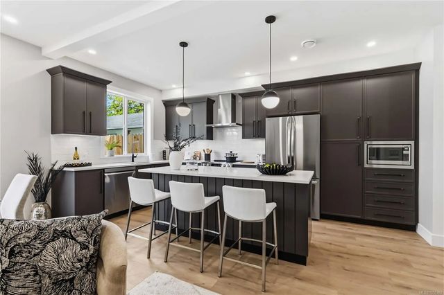 4 of 33 - 2312 Orchard Ave 2, Sidney, BC