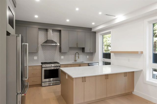 3 of 36 - 2294 Gail Pl, Sidney, BC