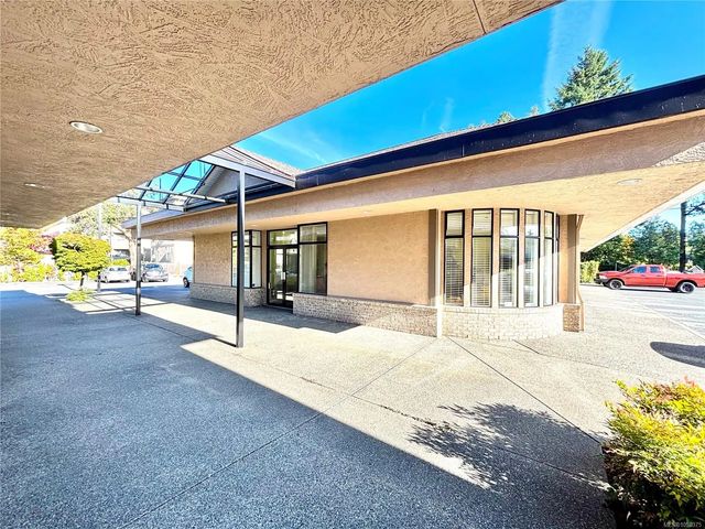 4 of 18 - 4800 Island Hwy N 6, Nanaimo, BC