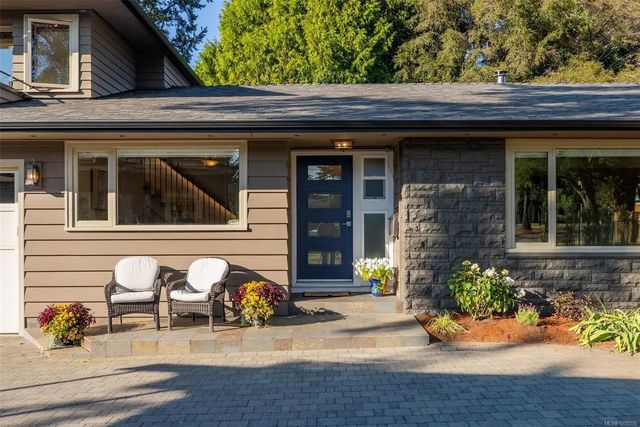 2 of 52 - 1680 Ash Rd, Saanich, BC