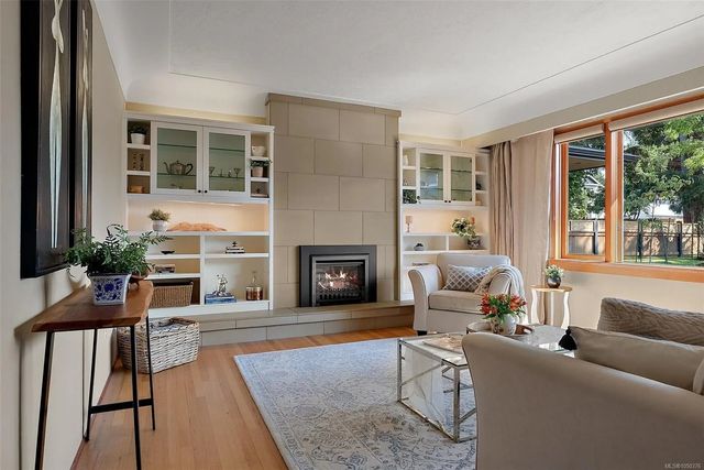 3 of 52 - 1680 Ash Rd, Saanich, BC