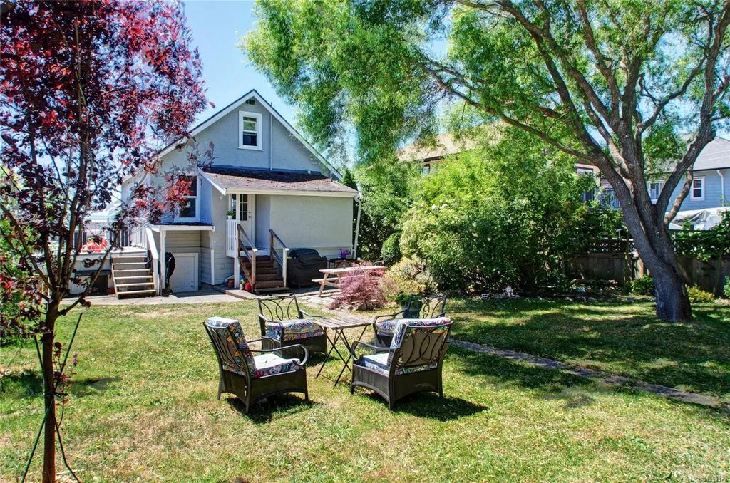 236 Crease Ave, Saanich