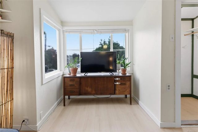 4 of 32 - 236 Crease Ave, Saanich, BC