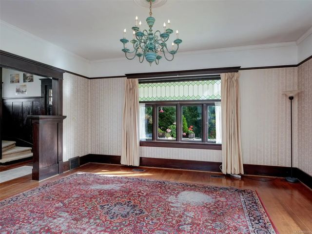 4 of 25 - 1956 Ashgrove St, Victoria, BC