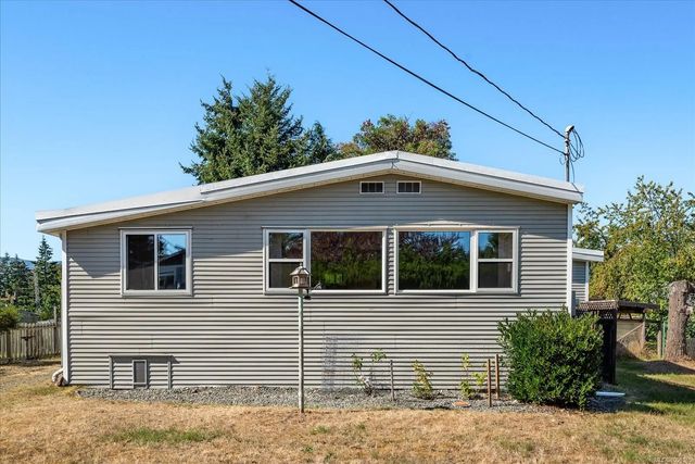 2 of 32 - 2357 Barclay St, Nanaimo, BC