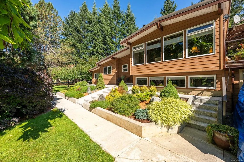 3742 James Cres, Black Creek