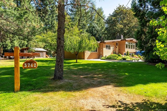 2 of 56 - 3742 James Cres, Black Creek, BC