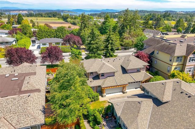 2 of 37 - 1963 Polo Park Crt, Central Saanich, BC