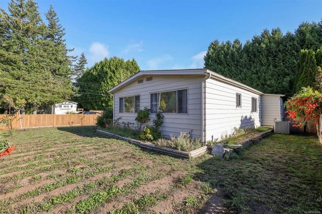 2 of 28 - 2205 4th St E, Courtenay, BC
