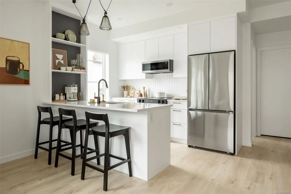1075 Tillicum Rd 211, Esquimalt