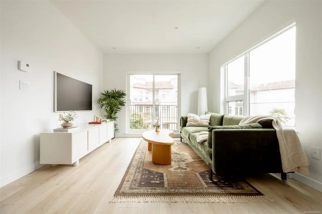 3 of 17 - 1075 Tillicum Rd 211, Esquimalt, BC