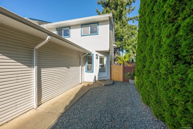 4 of 26 - 2789 Myra Pl B, Courtenay, BC