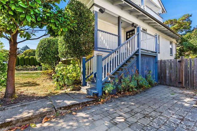 2 of 38 - 1360 Lang St, Victoria, BC