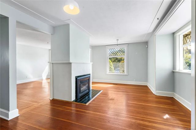 4 of 38 - 1360 Lang St, Victoria, BC