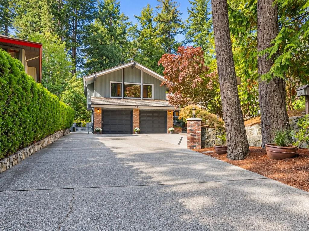 973 Wagonwood Pl, Saanich