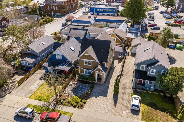 3 of 63 - 232 2nd St, Courtenay, BC