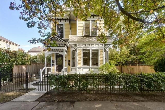 3 of 81 - 737 Vancouver St, Victoria, BC
