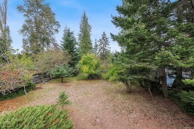 4 of 30 - 1456 Dogwood Ave, Comox, BC