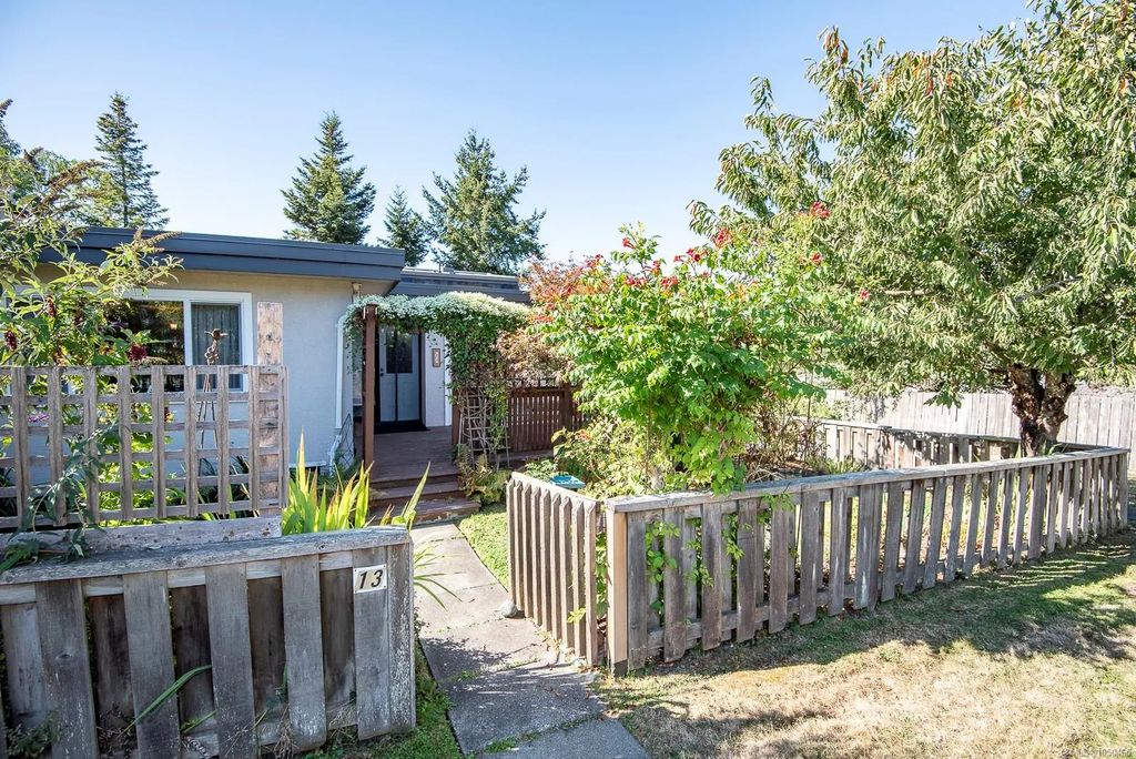 3060 Harriet Rd 13, Saanich