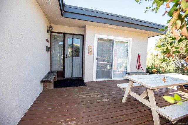 2 of 43 - 3060 Harriet Rd 13, Saanich, BC