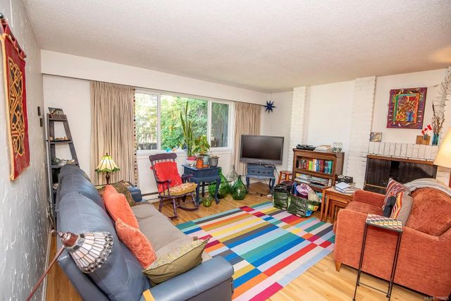 5 of 43 - 3060 Harriet Rd 13, Saanich, BC