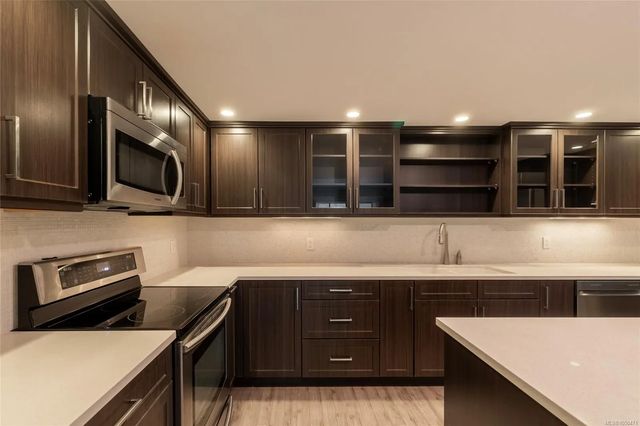 4 of 32 - 1005 Mckenzie Ave 408, Saanich, BC