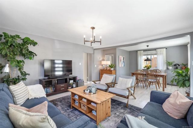 3 of 37 - 3054 Millgrove St, Saanich, BC