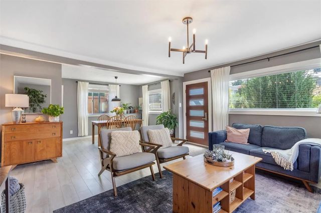 4 of 37 - 3054 Millgrove St, Saanich, BC