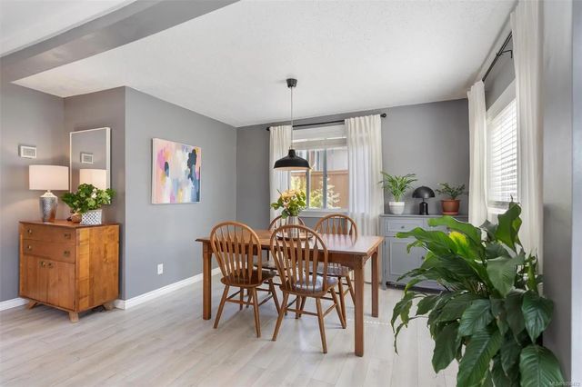 5 of 37 - 3054 Millgrove St, Saanich, BC